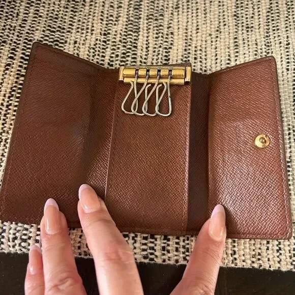 Louis Vuitton Key Holder - Picture 5 of 7